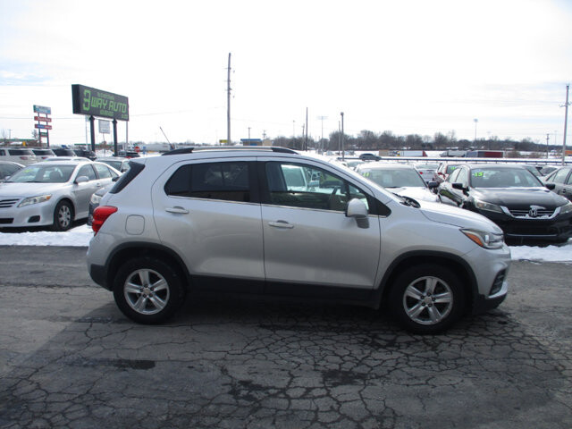 2018 Chevrolet Trax in Oak Grove, MO 64075 - 18097549 4