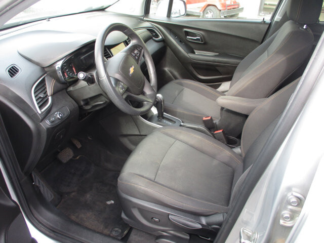 2018 Chevrolet Trax in Oak Grove, MO 64075 - 18097549 9