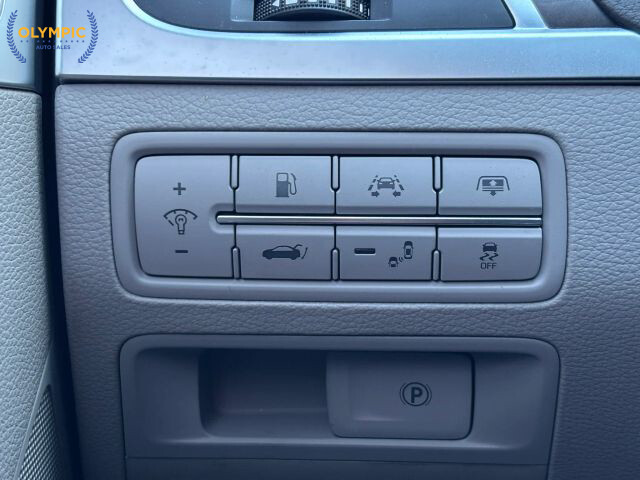 2015 Hyundai Genesis in Decatur, GA 30032 - 18097555 44