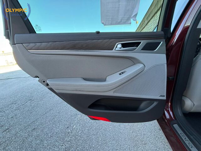 2015 Hyundai Genesis in Decatur, GA 30032 - 18097555 24