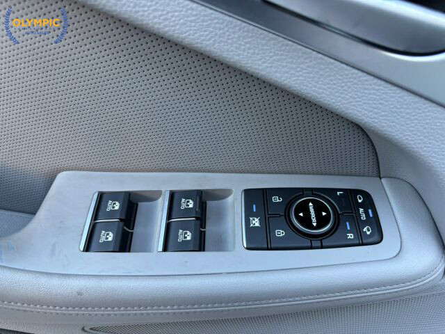 2015 Hyundai Genesis in Decatur, GA 30032 - 18097555 43