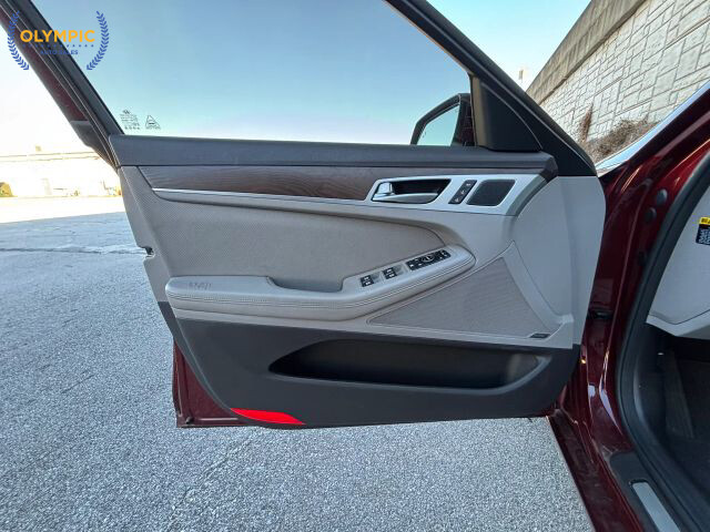 2015 Hyundai Genesis in Decatur, GA 30032 - 18097555 38