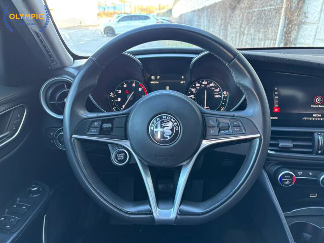 2019 Alfa Romeo Giulia in Decatur, GA 30032 - 18097557 21