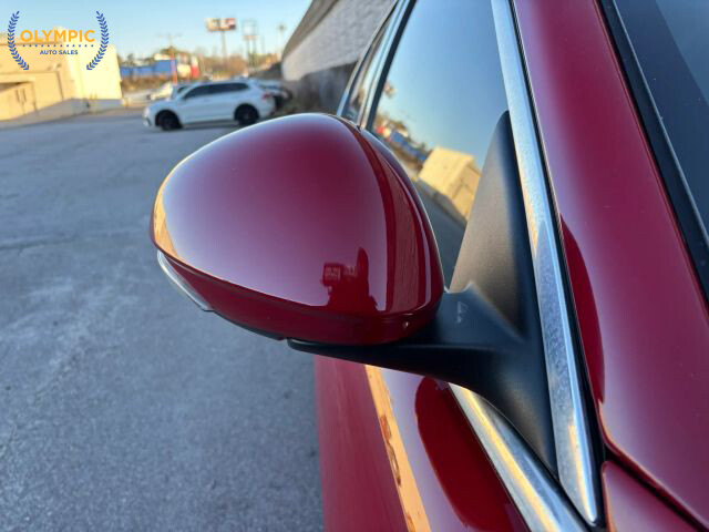 2019 Alfa Romeo Giulia in Decatur, GA 30032 - 18097557 14