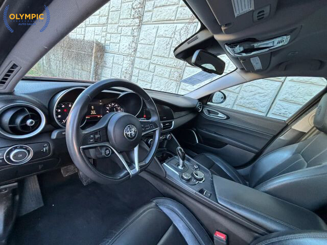 2019 Alfa Romeo Giulia in Decatur, GA 30032 - 18097557 17