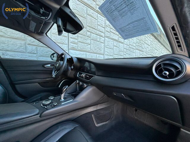 2019 Alfa Romeo Giulia in Decatur, GA 30032 - 18097557 19