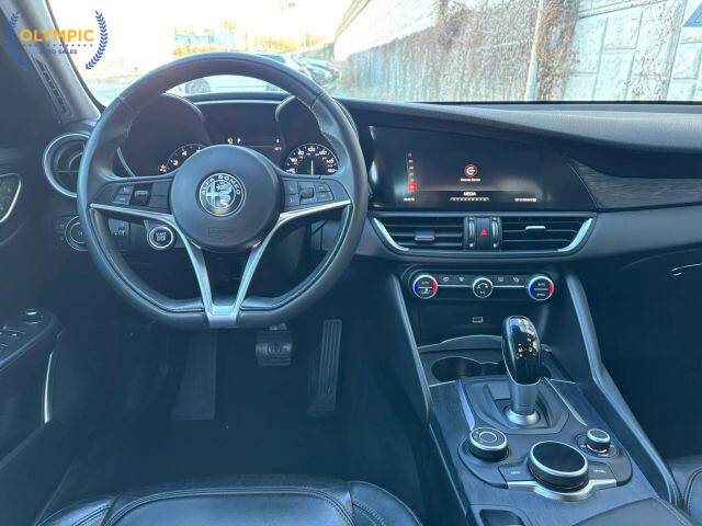 2019 Alfa Romeo Giulia in Decatur, GA 30032 - 18097557 20