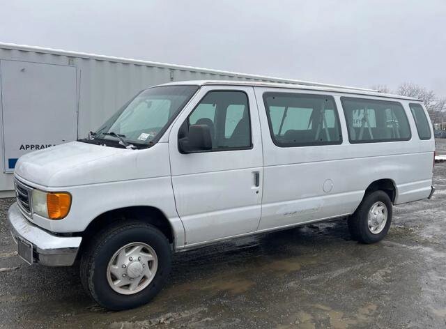 2006 Ford E-350 and Econoline 350 in Blauvelt, NY 10913 - 18097561 3