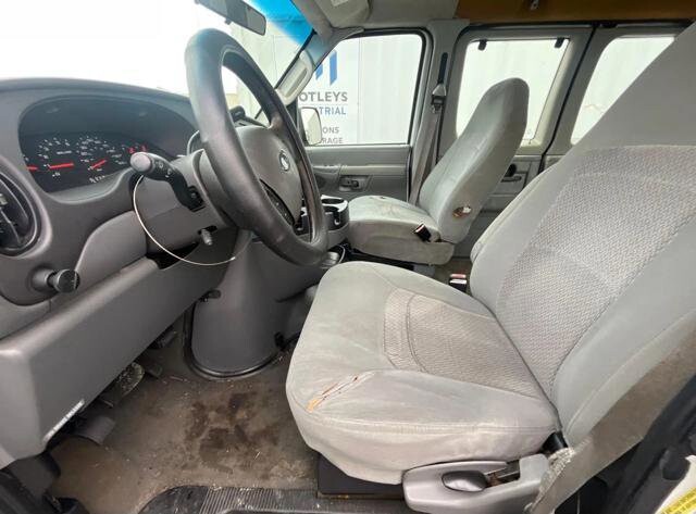 2006 Ford E-350 and Econoline 350 in Blauvelt, NY 10913 - 18097561 7