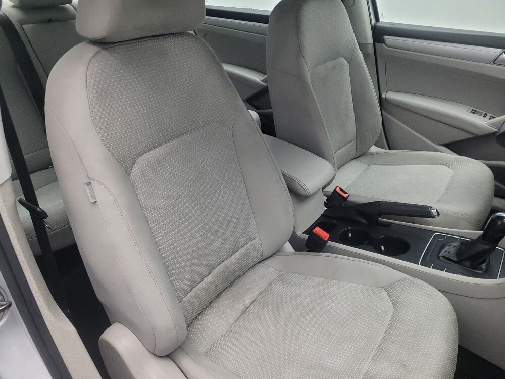 2016 Volkswagen Passat in Athens, GA 30606 - 18097596 21