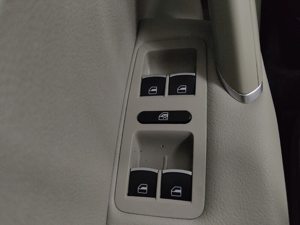 2016 Volkswagen Passat in Athens, GA 30606 - 18097596 27