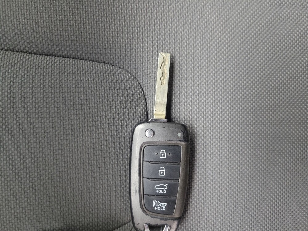 2021 Hyundai Elantra in Indianapolis, IN 46219 - 18097646 32