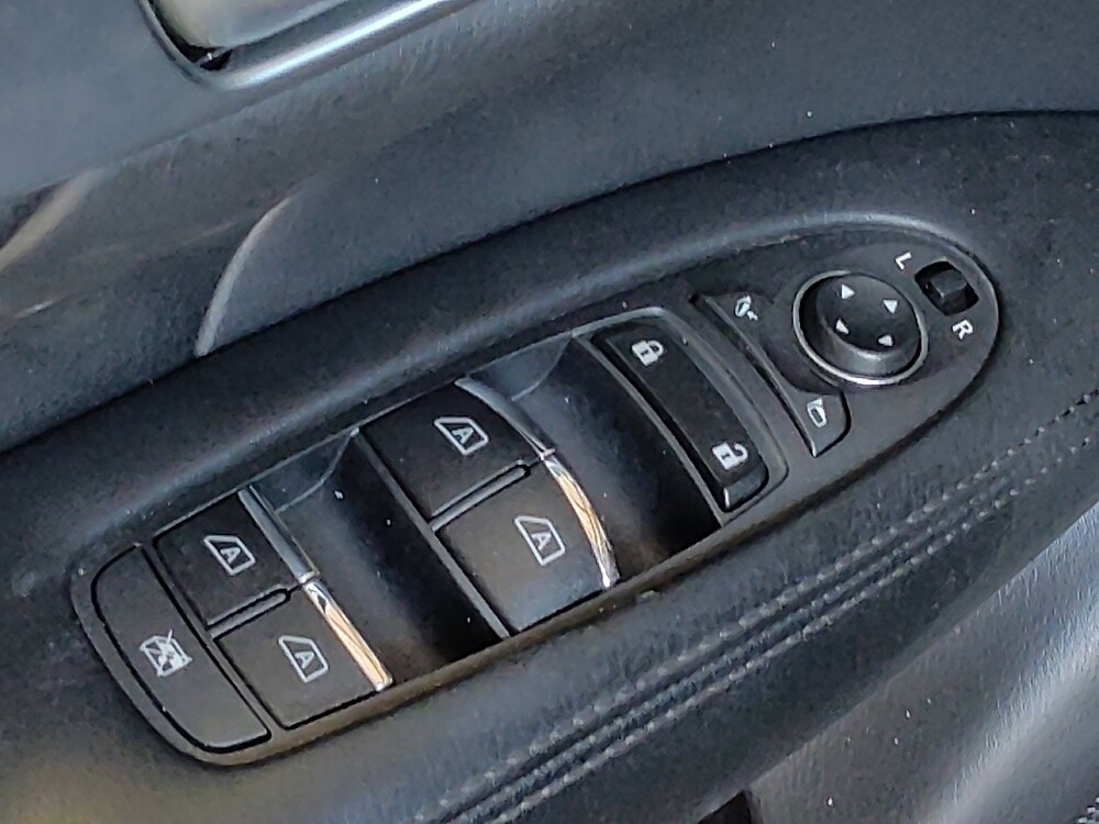 2018 INFINITI Q70 in Tallahassee, FL 32304 - 18097662 27