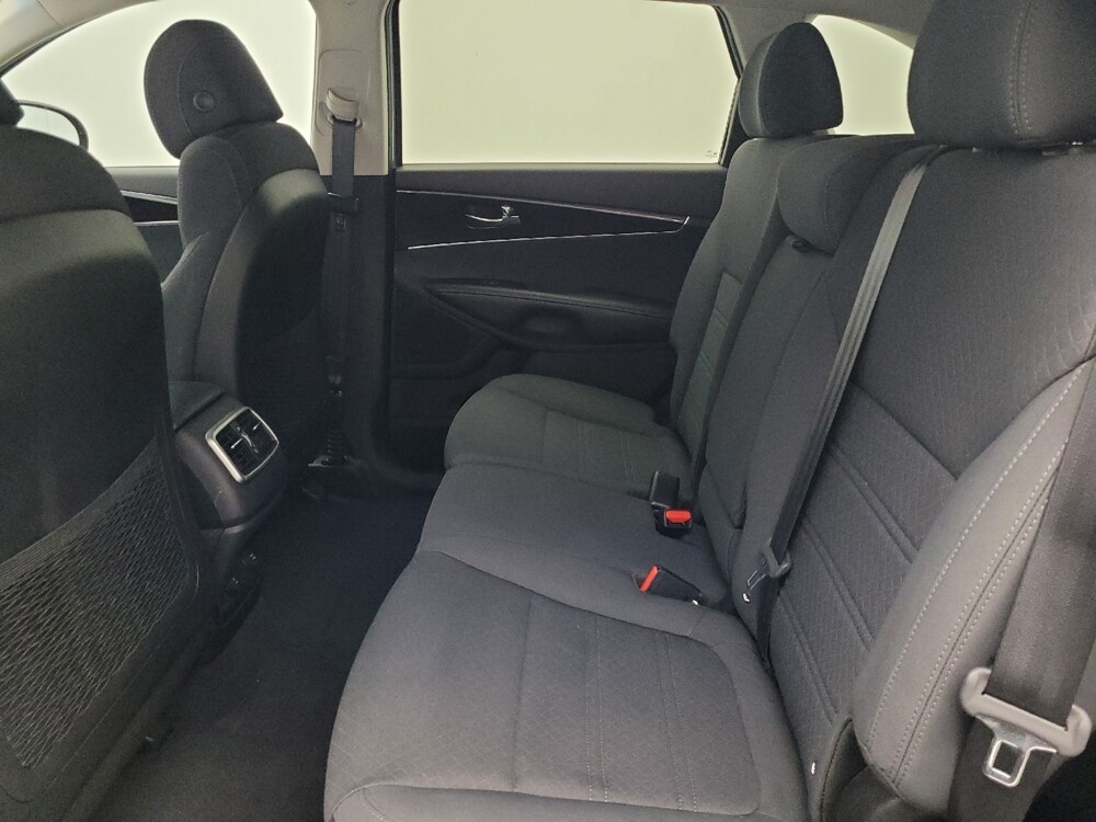 2017 Kia Sorento in Miami, FL 33157 - 18097672 18