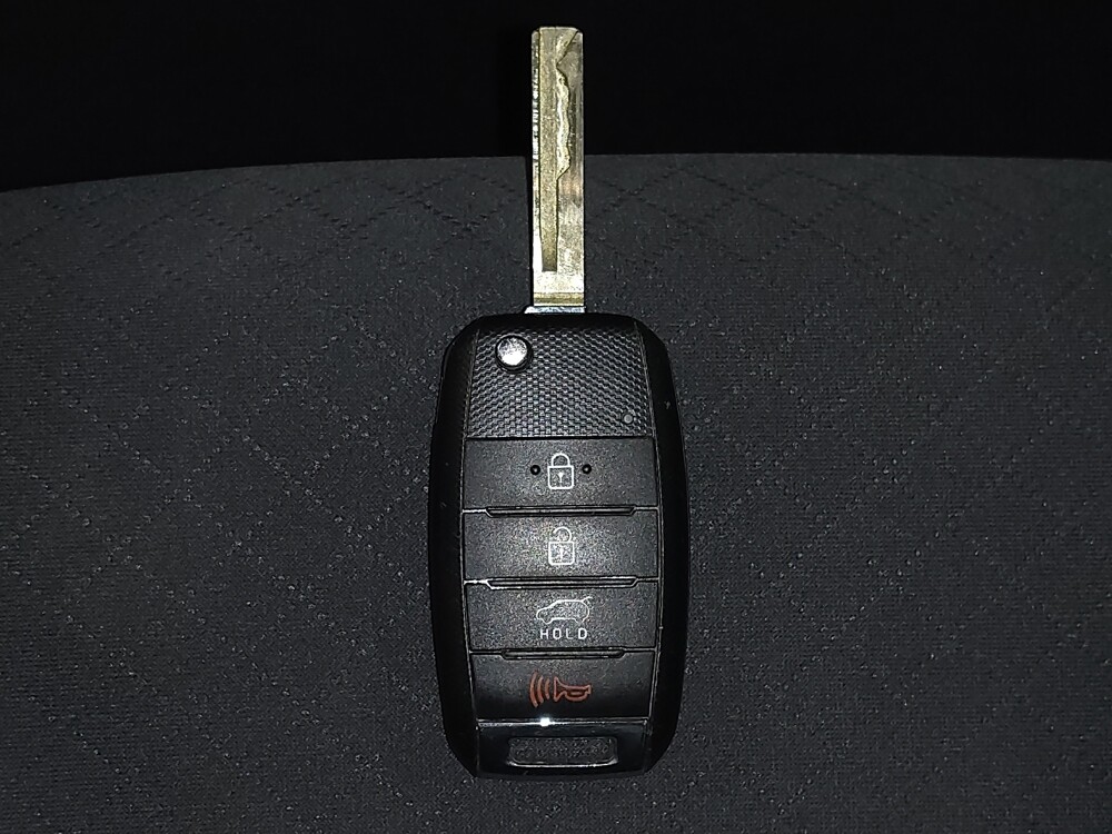 2017 Kia Sorento in Miami, FL 33157 - 18097672 32