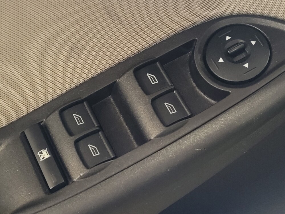 2018 Ford Focus in Savannah, GA 31419 - 18097705 27