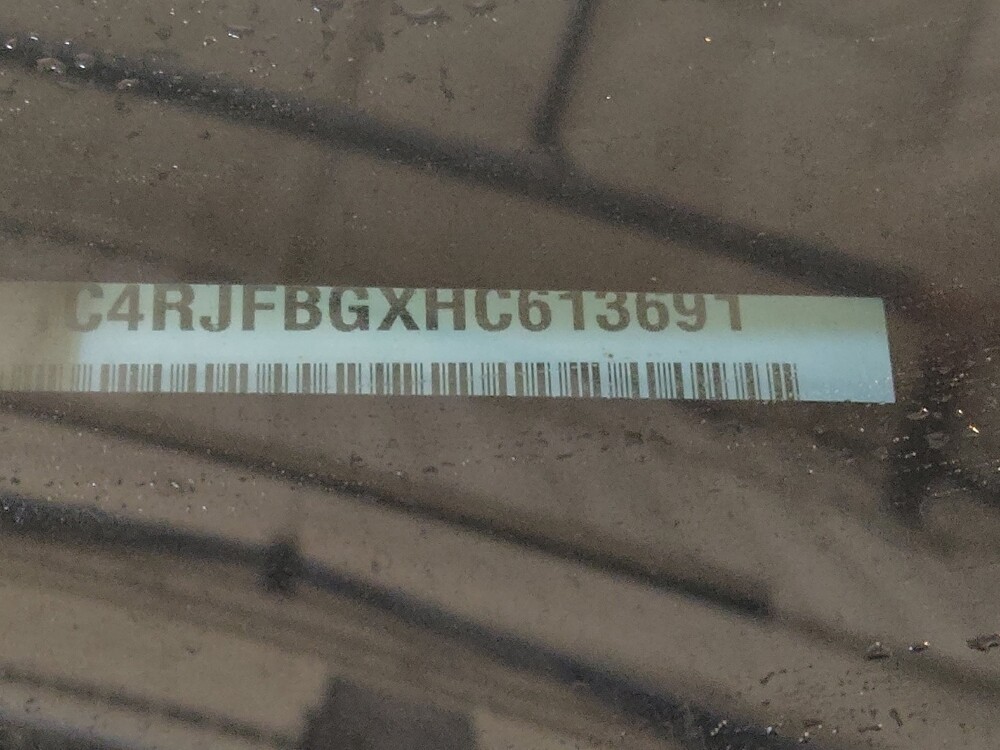 2017 Jeep Grand Cherokee in Conway, SC 29526 - 18097729 33