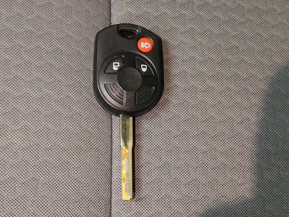 2018 Ford Escape in Greenville, SC 29607 - 18097748 32