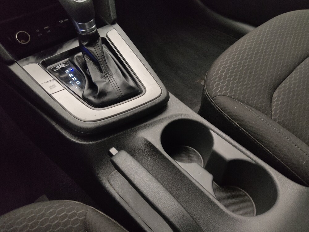 2020 Hyundai Elantra in St. Louis, MO 63136 - 18097845 26