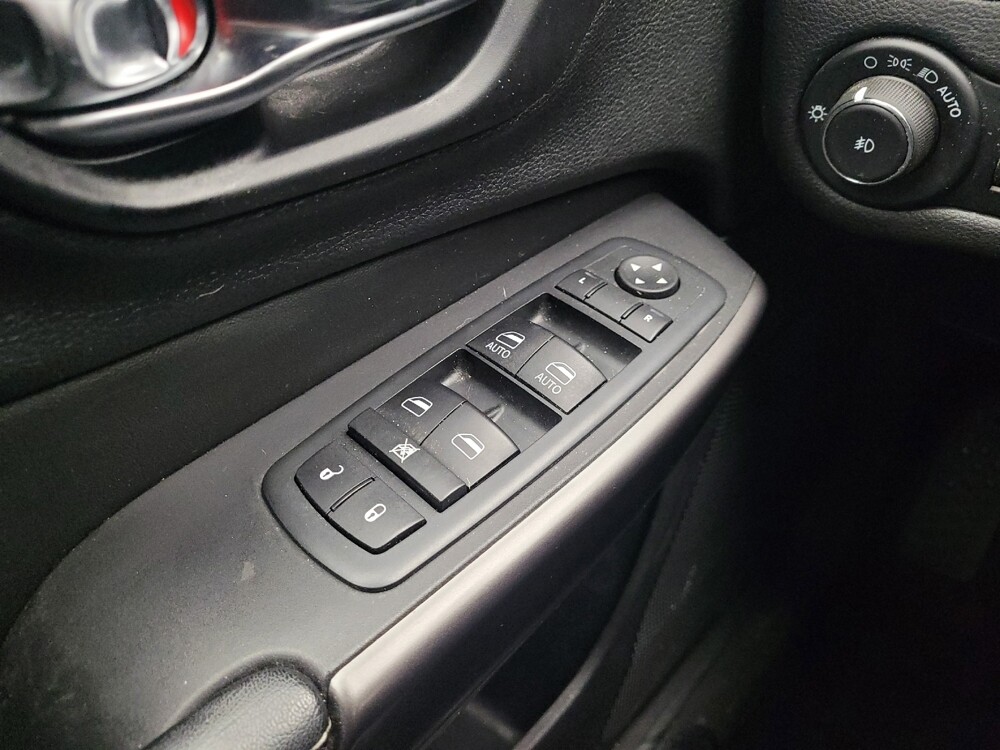 2021 Jeep Cherokee in Taylor, MI 48180 - 18097850 27