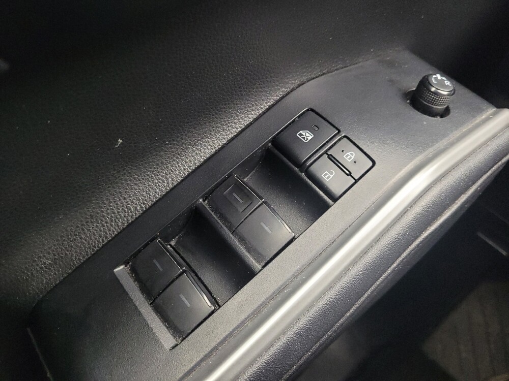 2021 Toyota Highlander in Taylor, MI 48180 - 18097851 27