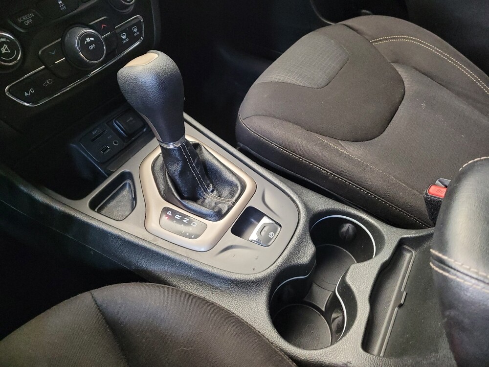 2016 Jeep Cherokee in Louisville, KY 40258 - 18097867 26