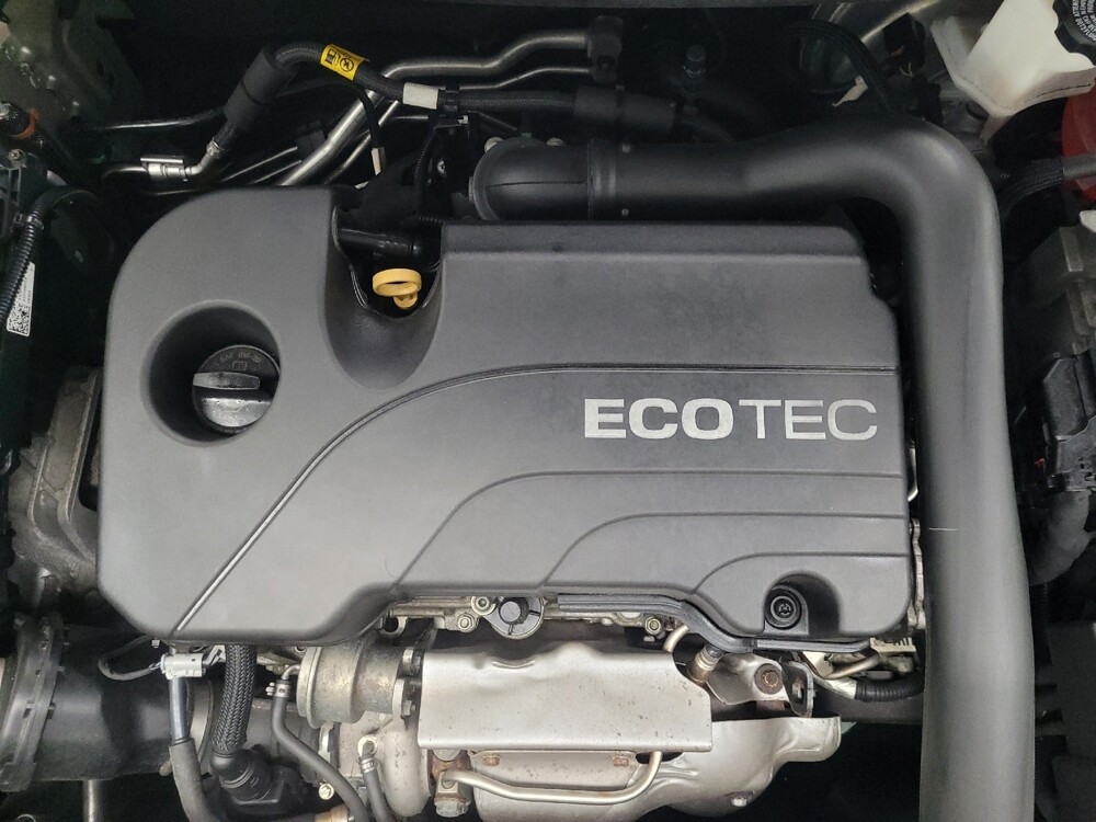 2020 Chevrolet Equinox in Indianapolis, IN 46222 - 18097878 30