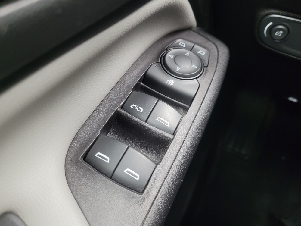 2020 Chevrolet Equinox in Indianapolis, IN 46222 - 18097878 27