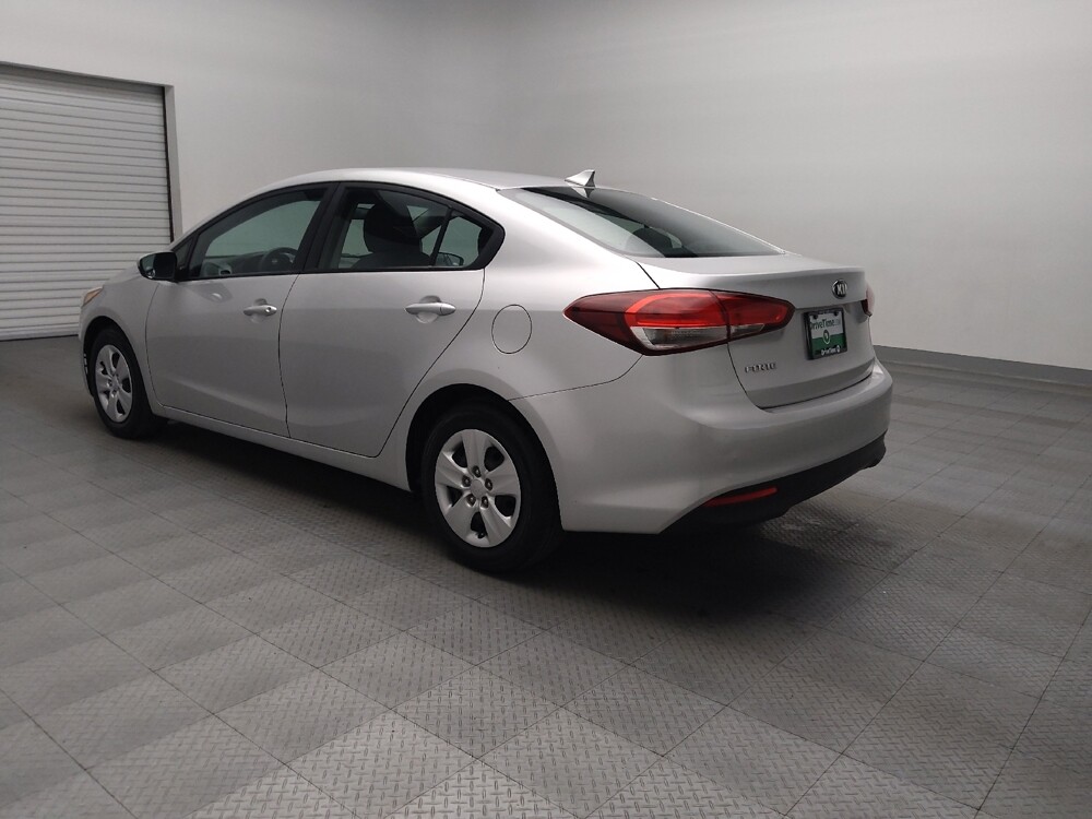2017 Kia Forte in Lewisville, TX 75067 - 18097893 5