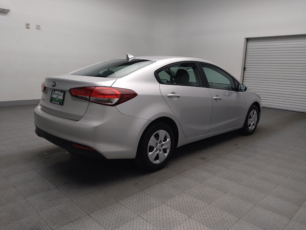 2017 Kia Forte in Lewisville, TX 75067 - 18097893 9