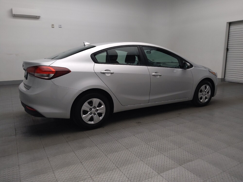 2017 Kia Forte in Lewisville, TX 75067 - 18097893 10