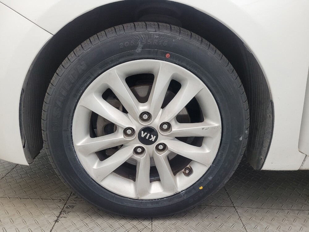 2017 Kia Forte in Phoenix, AZ 85022 - 18097930 31