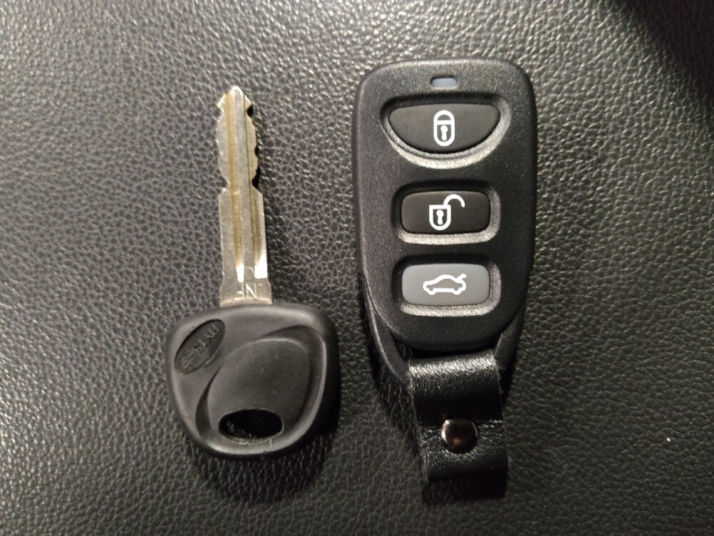 2019 Hyundai Elantra in Orlando, FL 32808 - 18097933 32