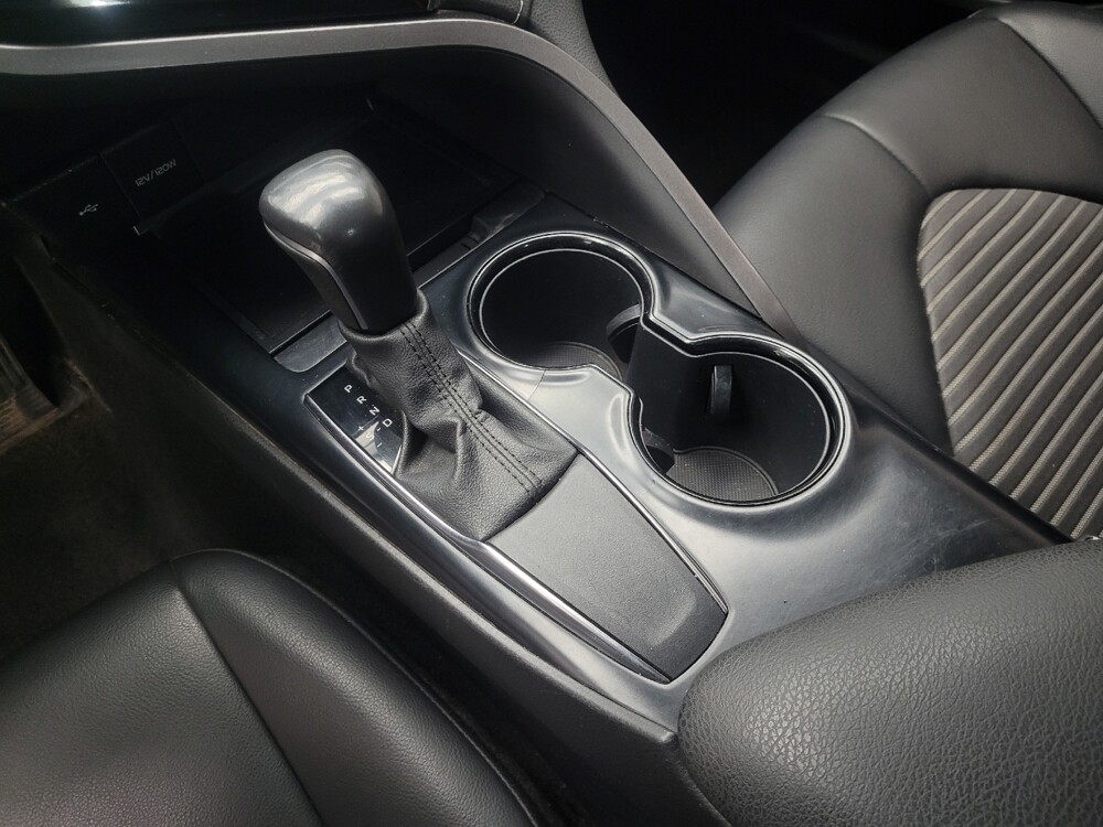 2020 Toyota Camry in Indianapolis, IN 46222 - 18097941 26