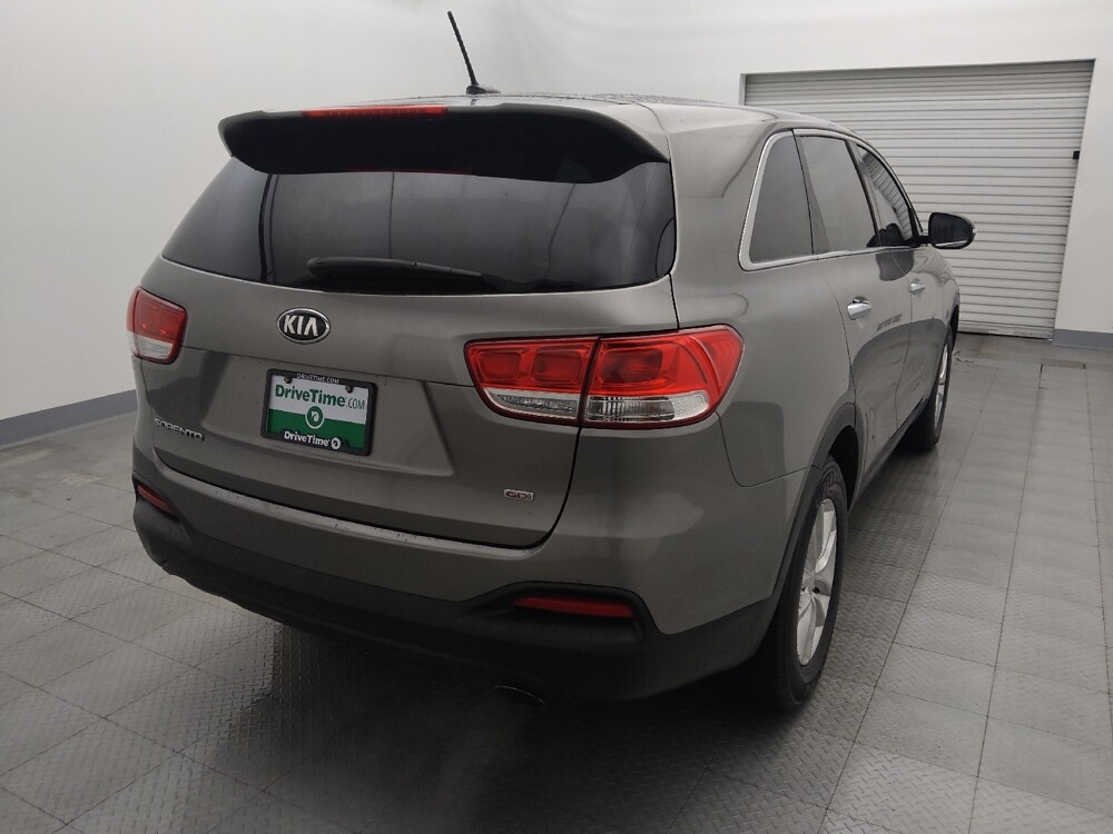 2017 Kia Sorento in Houston, TX 77060 - 18097988 7
