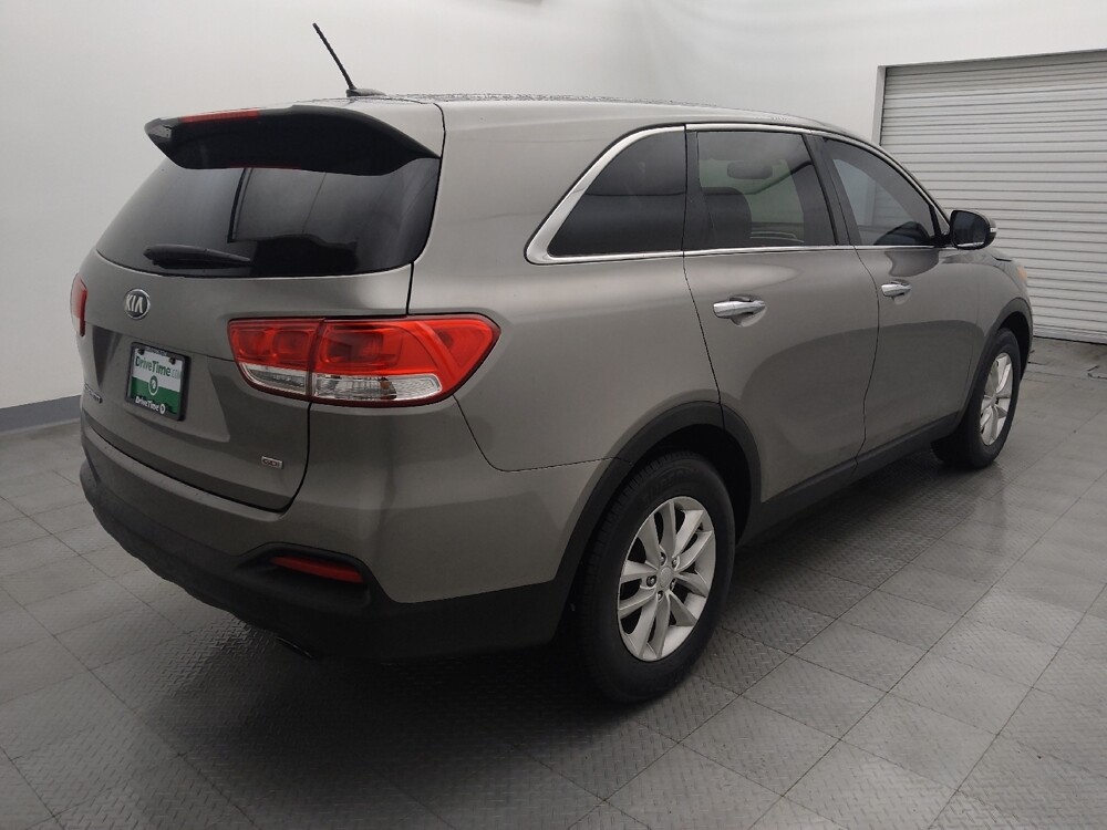 2017 Kia Sorento in Houston, TX 77060 - 18097988 9