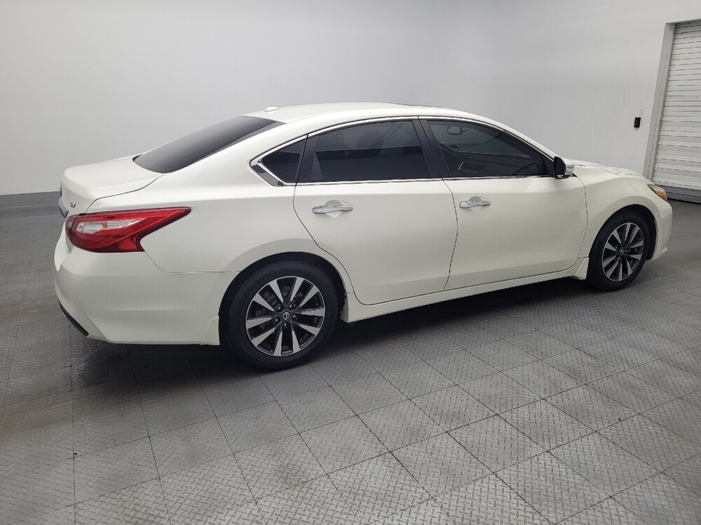 2017 Nissan Altima in Pensacola, FL 32505 - 18098015 10