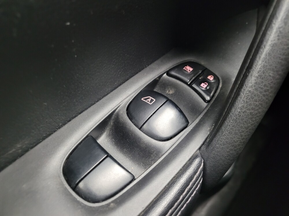 2018 Nissan Rogue Sport in Grand Rapids, MI 49508 - 18098034 27