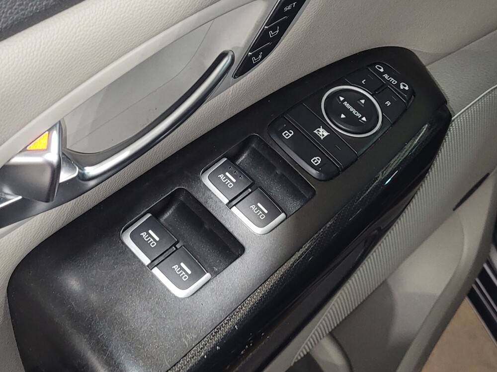 2015 Kia Sedona in Fort Worth, TX 76116 - 18098080 27