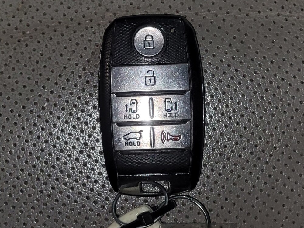 2015 Kia Sedona in Fort Worth, TX 76116 - 18098080 32