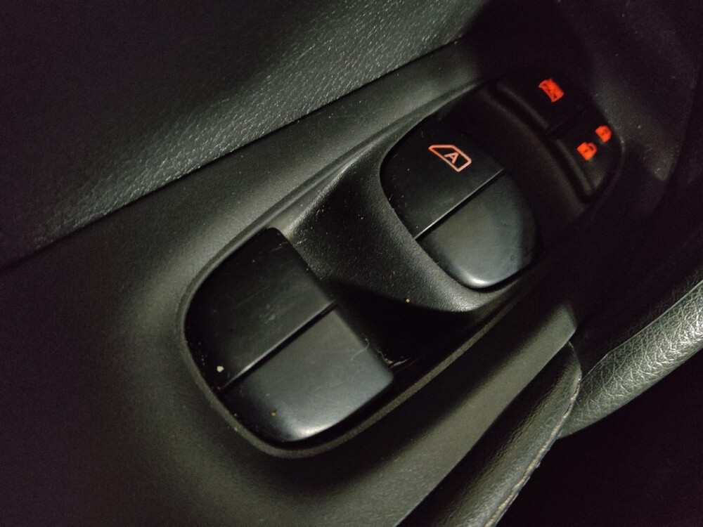 2018 Nissan Rogue Sport in Chattanooga, TN 37421 - 18098098 27