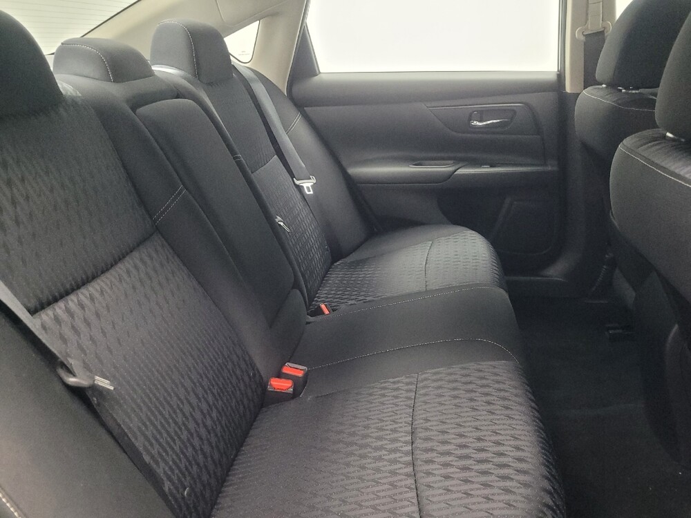2018 Nissan Altima in Indianapolis, IN 46219 - 18098115 19