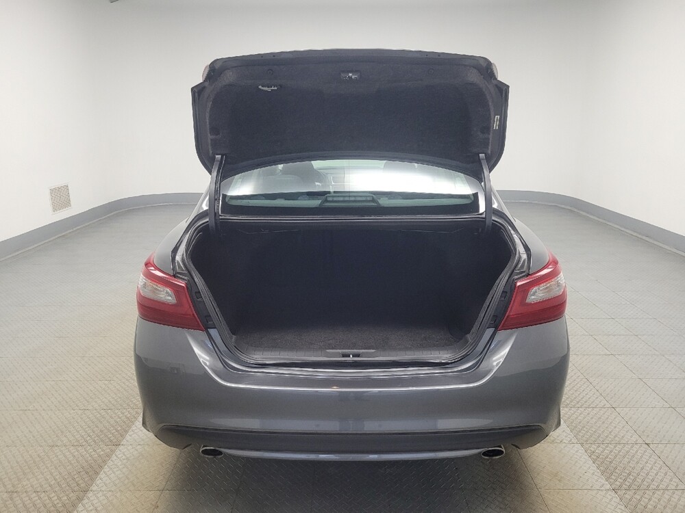 2018 Nissan Altima in Indianapolis, IN 46219 - 18098115 29