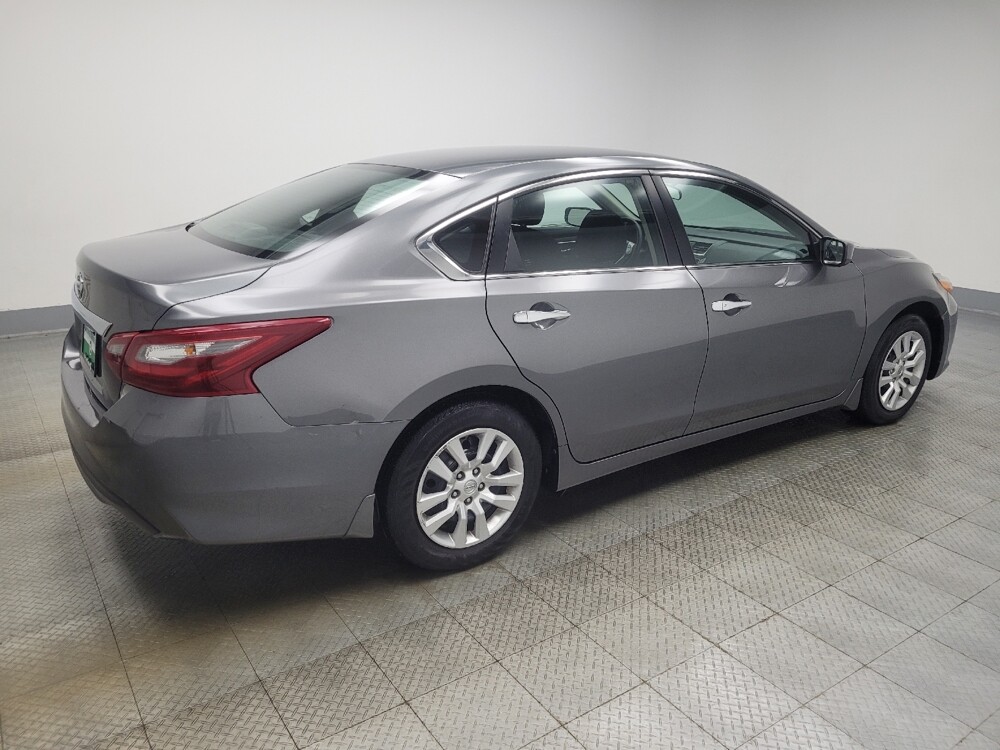 2018 Nissan Altima in Indianapolis, IN 46219 - 18098115 10