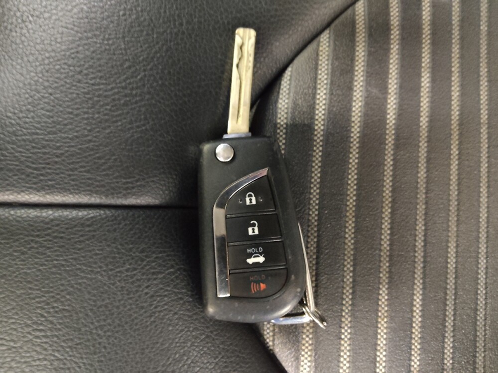 2019 Toyota Camry in Columbus, OH 43228 - 18098118 32