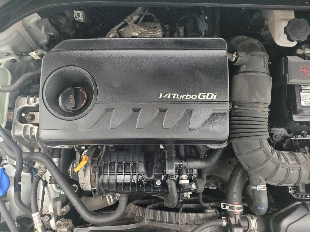 2018 Hyundai Elantra in Madison, TN 37115 - 18098138 30