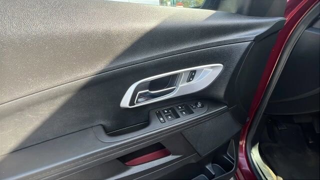 2017 Chevrolet Equinox in Greenville, SC 29607 - 18098158 24