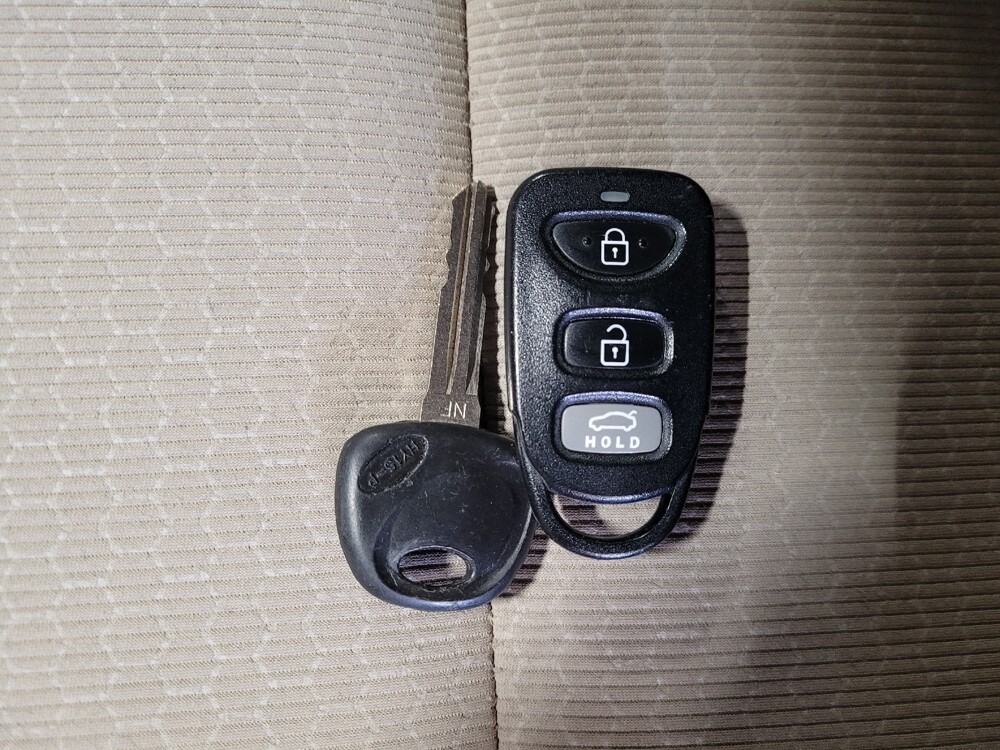 2017 Hyundai Elantra in Pensacola, FL 32505 - 18098266 32