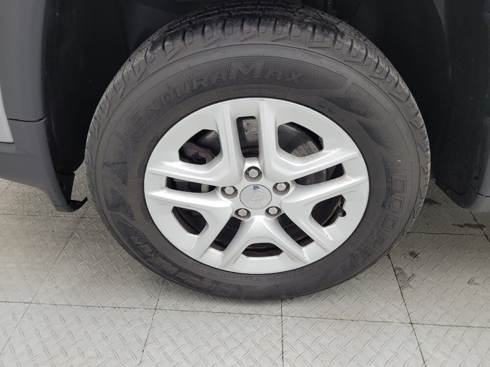 2018 Jeep Compass in Charlotte, NC 28213 - 18098276 31