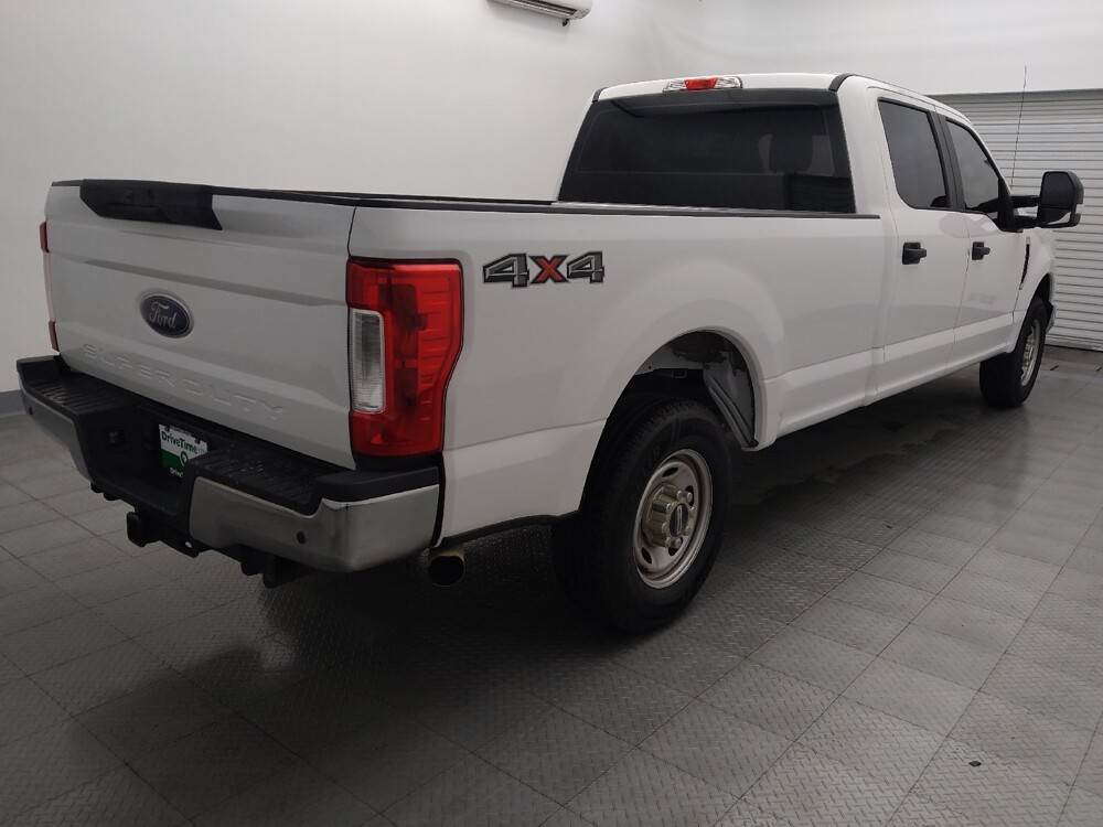 2018 Ford F250 in Houston, TX 77074 - 18098298 9